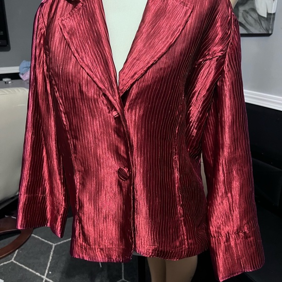 Chico's Women's Red Current Ribbed Button-Up Long sleeve Blouse Size 1 (8) - Picture 2 of 6